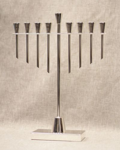 8990.jpg חנוכיה מפרש כסף – תמונה 1